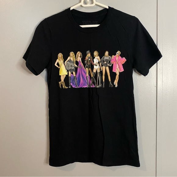 Taylor Swift Shirt Size Small - Picture 1 of 7